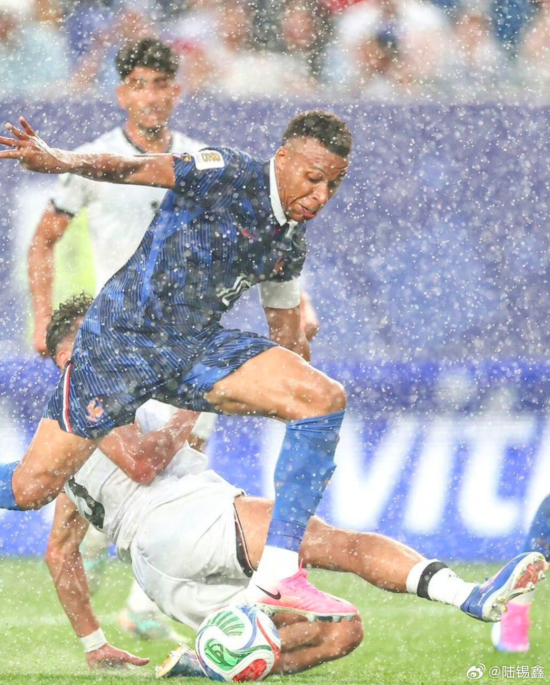 法国vs伊拉克下半场因雷暴天气推迟   2026年世界杯 I组第二轮法国对阵伊拉