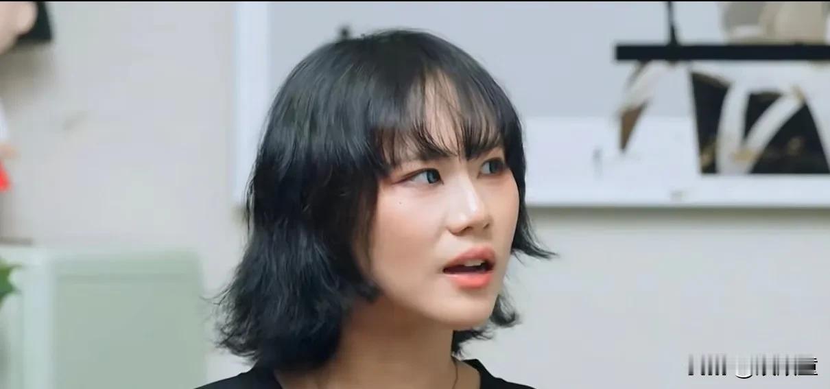 爸一样，妈不一样，起点也不一样！
窦唯与高原的女儿窦佳源称与父亲二十年没沟通登上