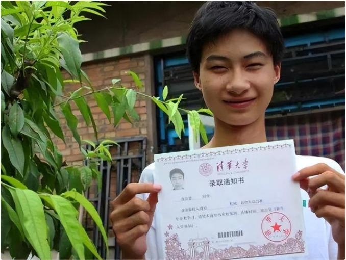 河北一考生高考744分，清华校长亲自带着录取通知书上门拜访，可谁知当校长和记者推