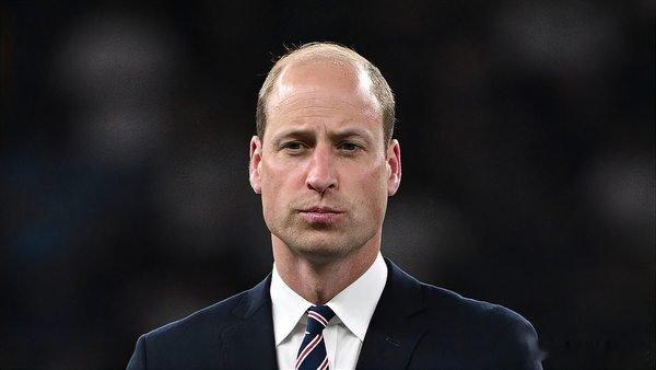 阿斯顿维拉夺得欧联杯冠军威廉王子祝贺维拉欧联夺冠阿斯顿维拉在欧联杯决赛中3-0战