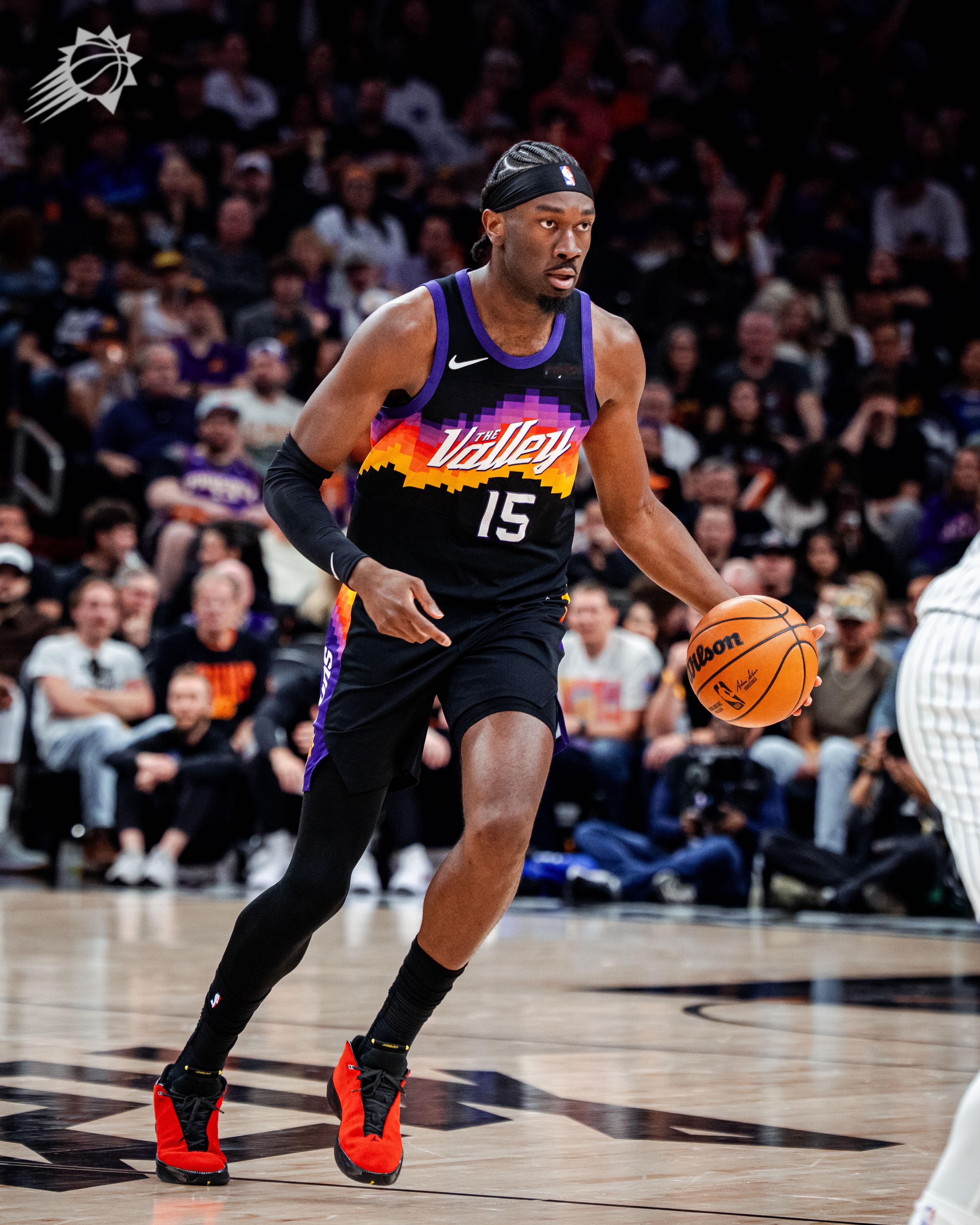 54-54，比分扳平！第三节刚开始，马威连得5分，吉莱斯皮随后命中3分！打停对手