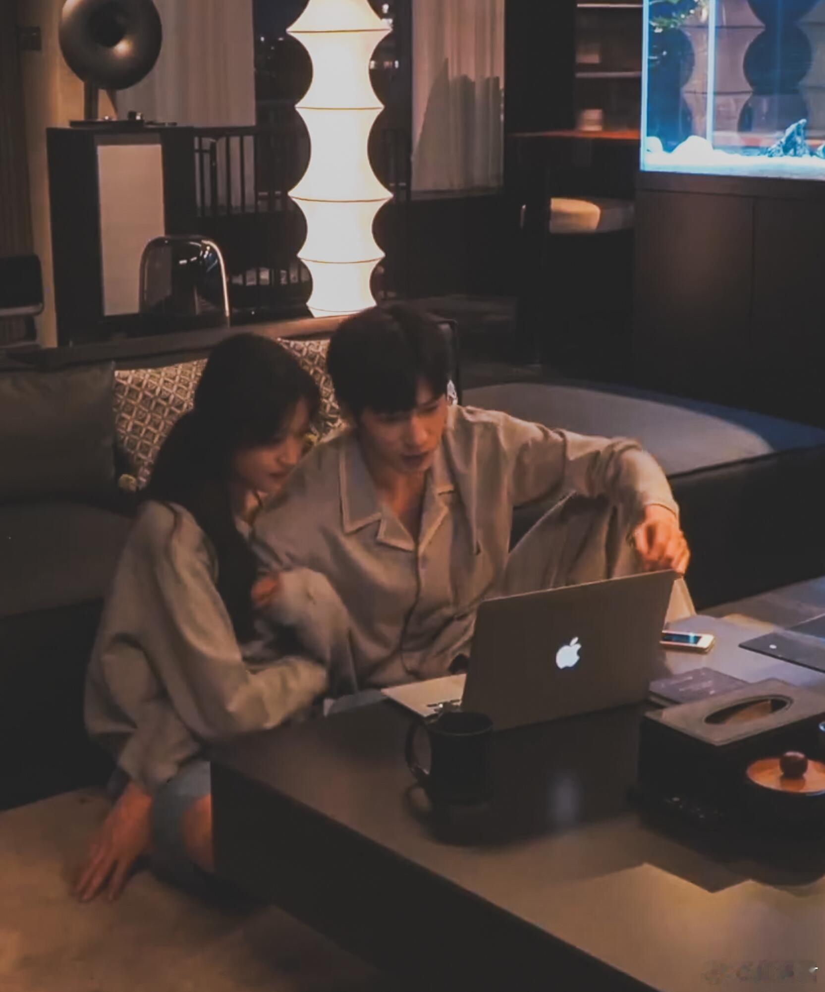 当我用放大镜看早春晴朗好好好，看见早春晴朗有这么多细节也是相当的上头，只能说熟男