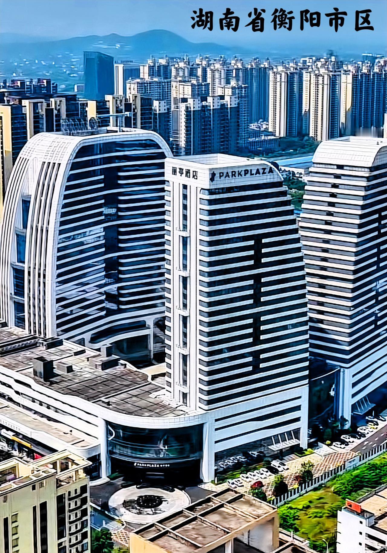 衡阳市区，这些高档酒店写字楼，看起来的样子很有特色，只是还是太矮小了很多。个人发