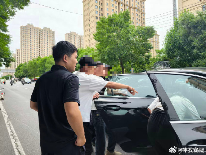 汤阴县公安局特巡警大队暖心救助【辅警上班途中遇伤者，警民联手暖心救助】安阳好网民