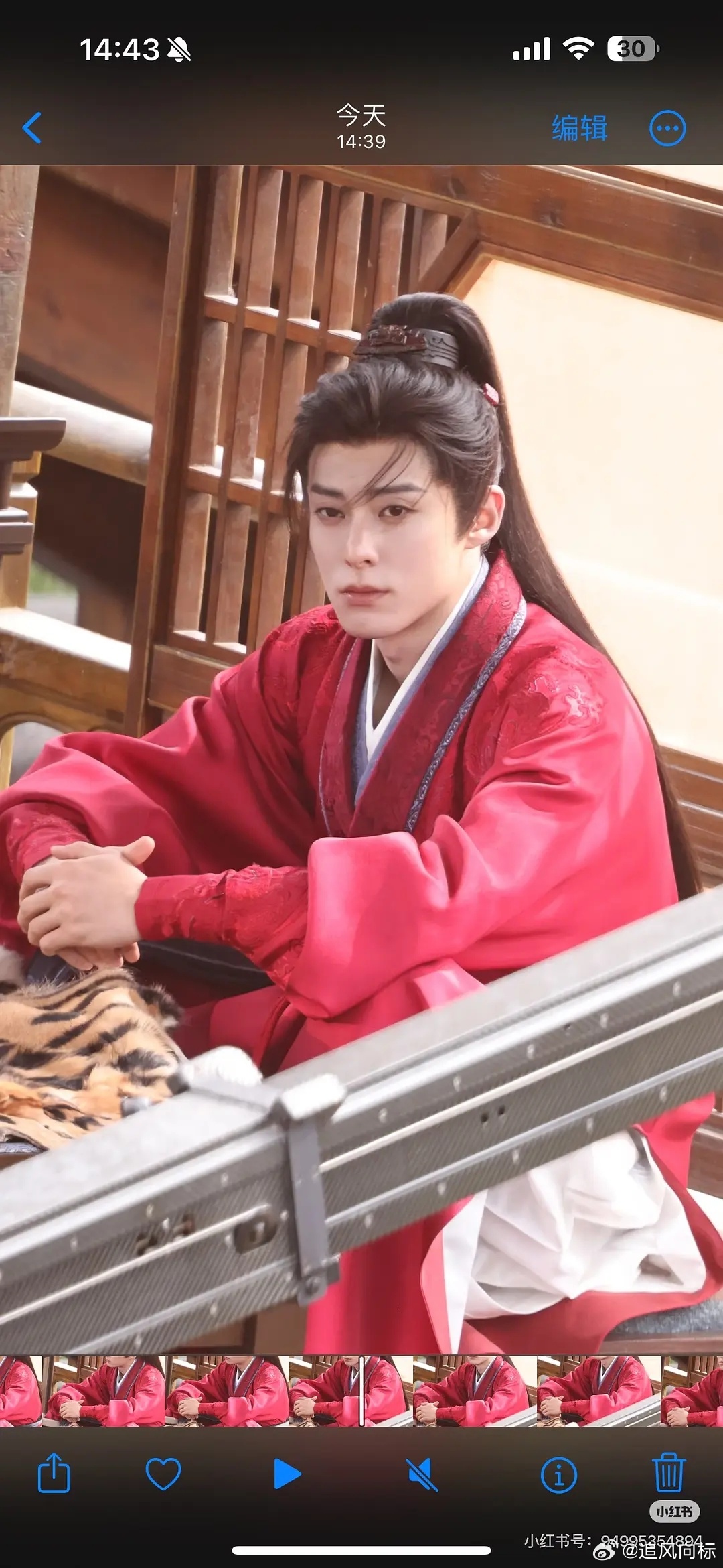 第一张图看成曾舜晞了，谁家鲜衣怒马少年郎（是王鹤棣吖～） 