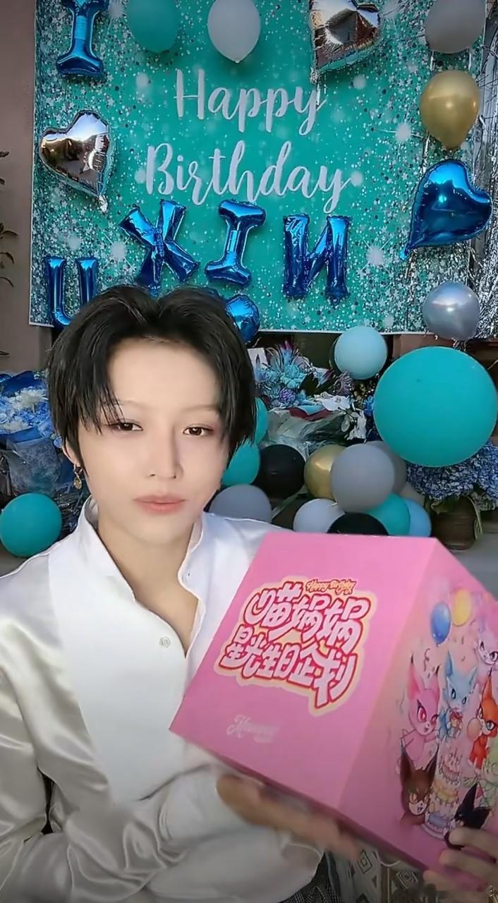 刘雨昕约喵娲娲下次再见谁被刘雨昕和喵娲娲的双向奔赴戳到了！生日直播感谢完惊喜就约