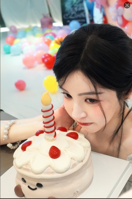 饶嘉迪溢出屏幕的生命感 看饶嘉迪生日气球派对全程姨母笑！她抱着气球蛋糕转圈的模样