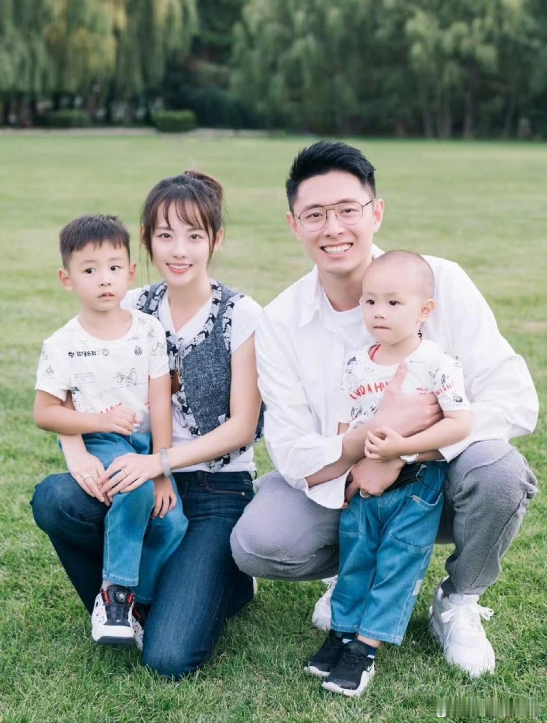 他有没有新恋情who cares啊，虽然人家单身，谈个恋爱也正常，但一想到张嘉倪
