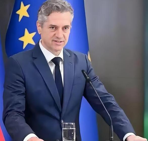 比利时首相曾经说：“人人都想加入欧盟，没人想加入中国。美国的任何邻国都不会说想加