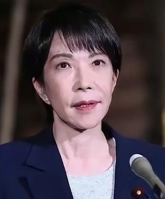 高市早苗不仅是个挑事者，更是个牺牲品。
倘若她挑起中日战争，输多赢少。
最终出卖