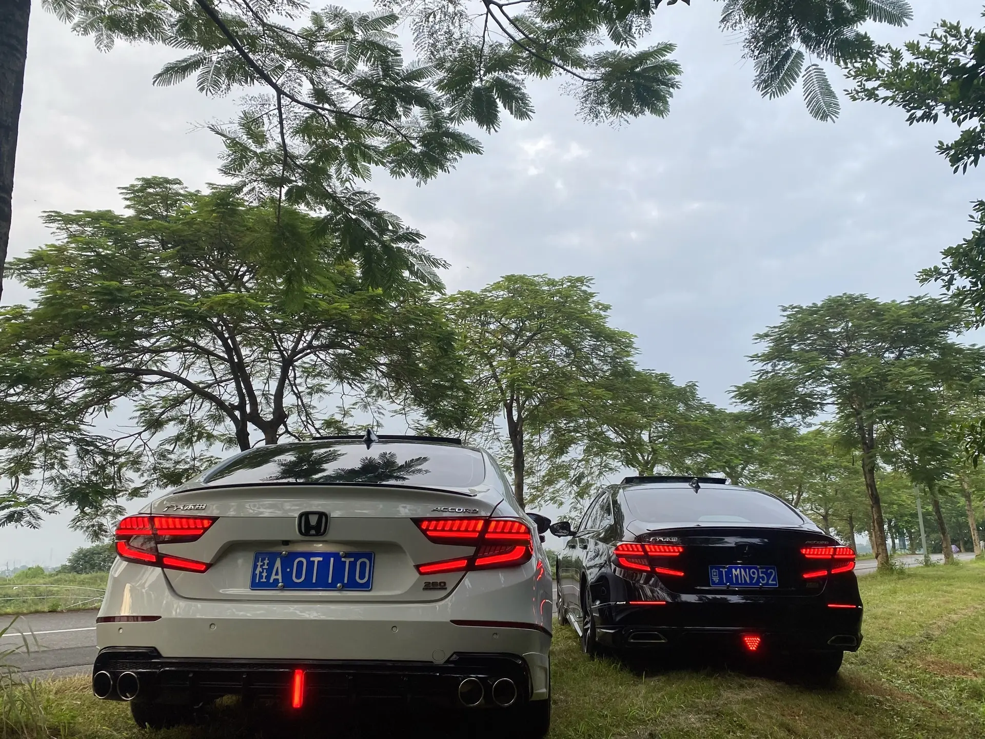 “或许时间 从来就不是回忆的对手 回不去的何止是时间 还有曾经的我们”