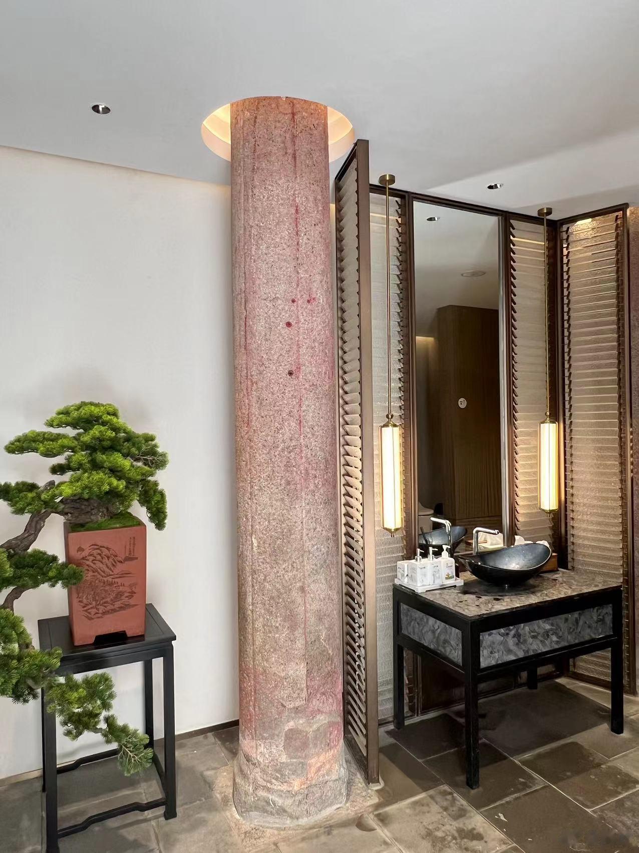 这条是帮朋友转发的，主要是福州横屿象山大庙改售楼部，在大殿搞了一堆搭盖，还有厕所