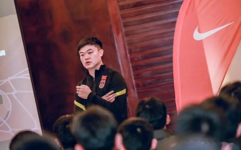 赛前大忌？！国足领队一职再度易主！国足队史最年轻领队走马上任[恐惧]

北京时间