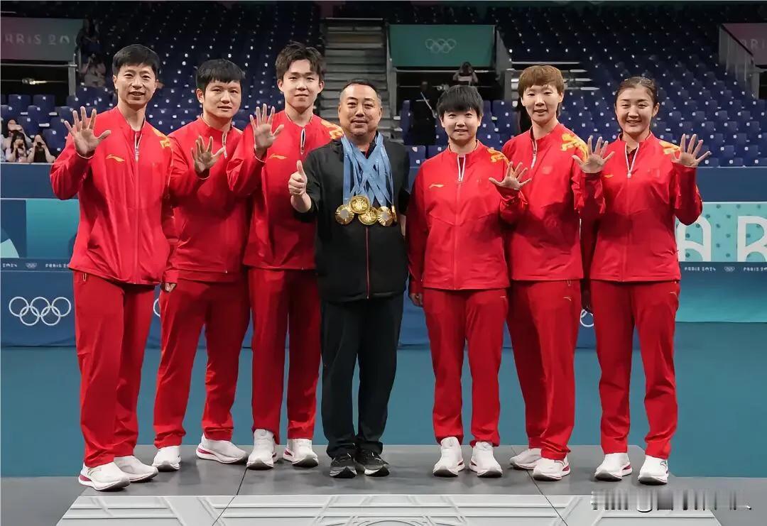 【刘主席就爱个脸面戴上六块金牌】女团决赛结束，冠军到手，刘主席终于可以松口气了。