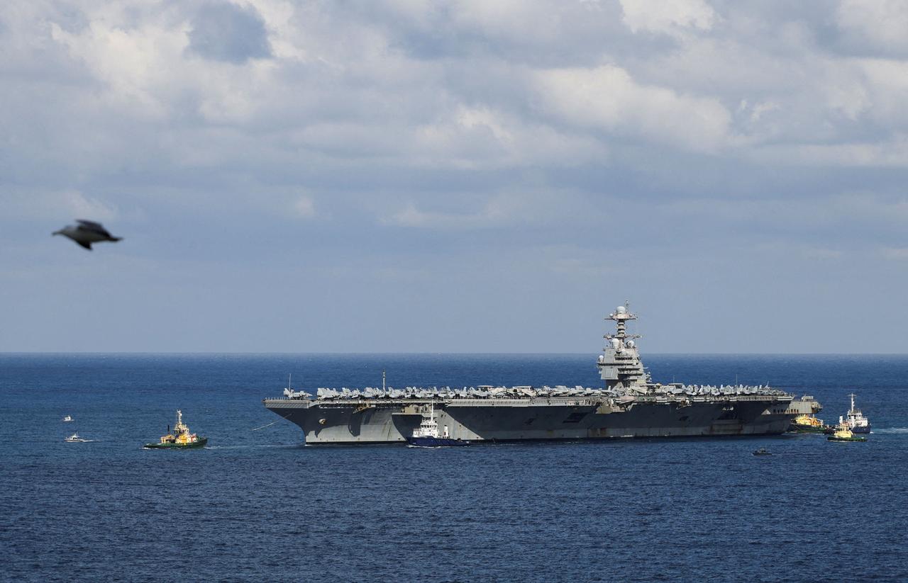 美海军中央司令部消息，正在红海参与对伊朗军事行动的"福特"号航空母舰，当天发生火