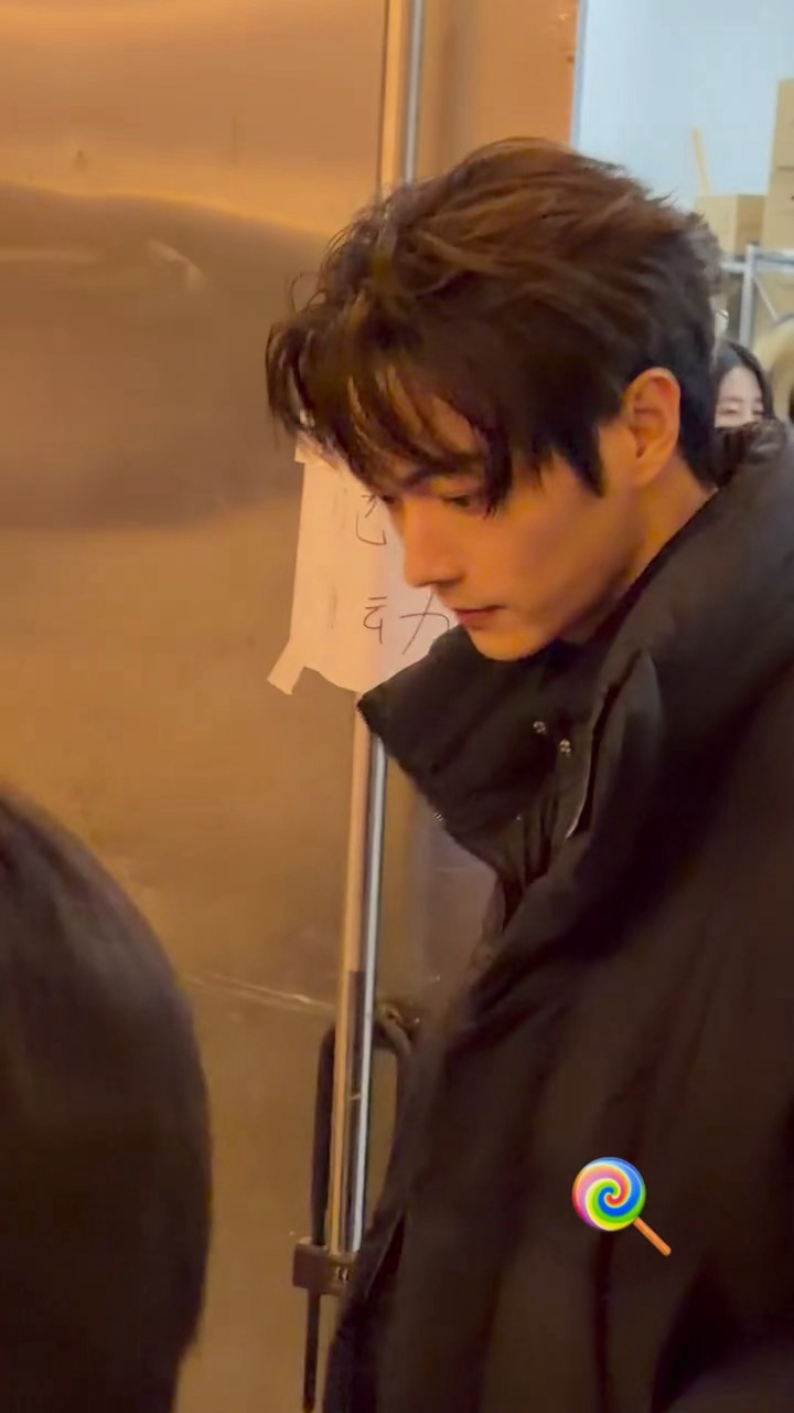 许凯今天下班生图，太帅了 