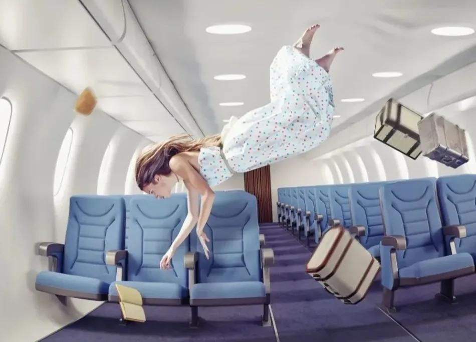 突发，新加坡航空一架波音客机遭遇严重湍流，紧急备降，多人受伤，已有2人死亡。

