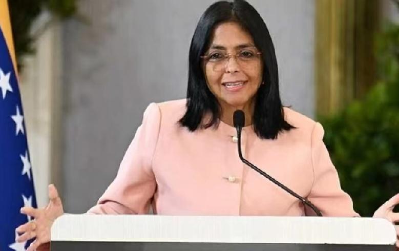 特朗普突然夸她，马杜罗刚被带走，她就坐上总统位子了，这事真没那么简单。

白宫没