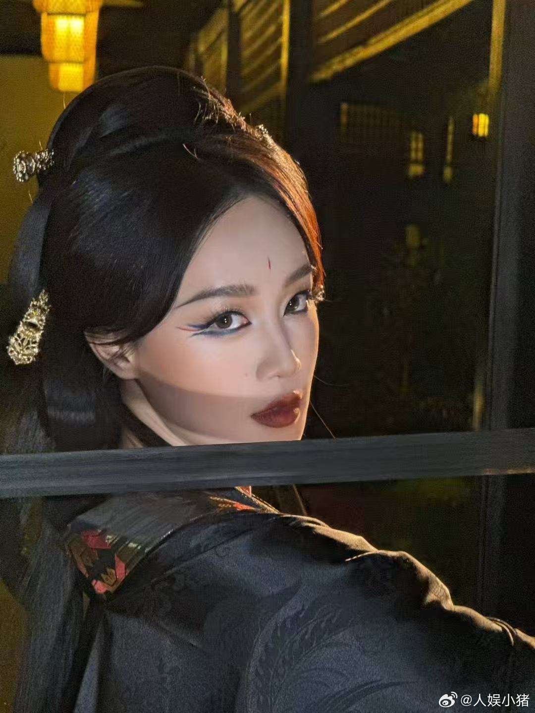 蓝盈莹镜头下的龙泉非遗 为宣传龙泉非遗，蓝盈莹太拼了！亲自体验匠心工艺，拍出的短