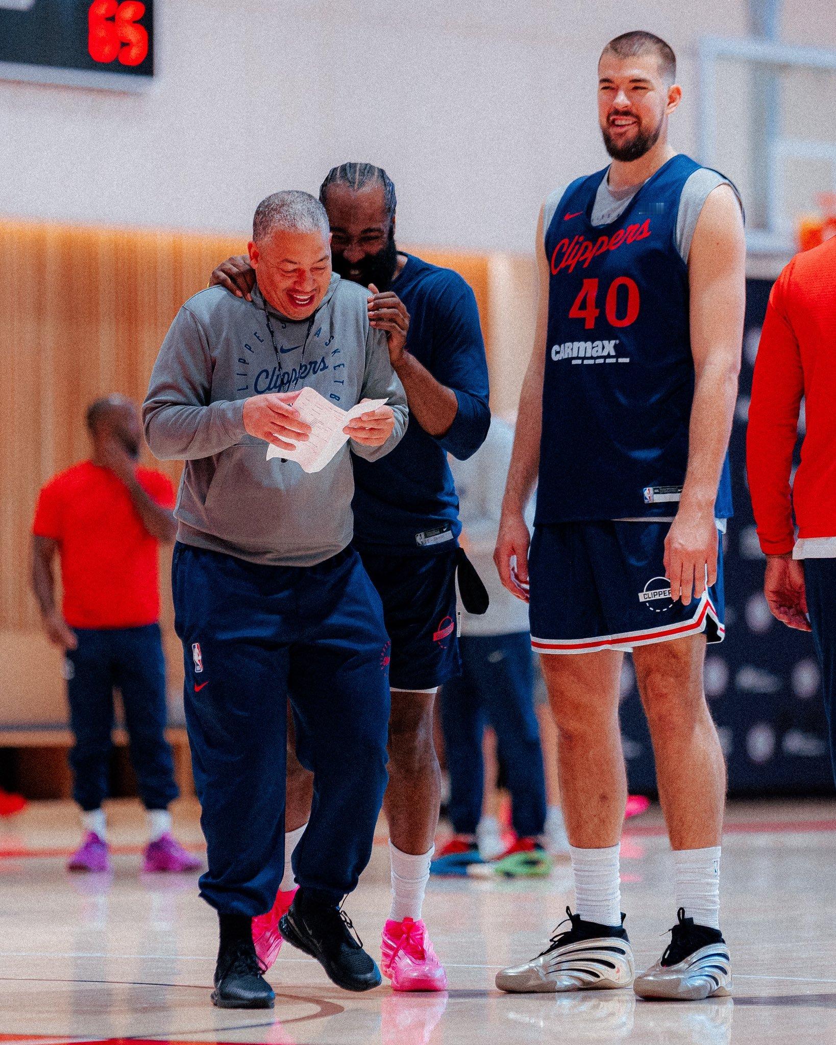 新赛季篮网平均年龄23.3联盟最年轻，快船30.7最年长！新赛季篮不住一分钟视频