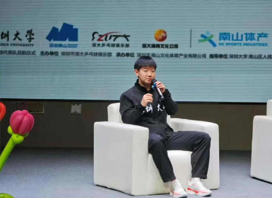 孙颖莎代表发言，是大学生，还是一名高级运动员！
说话低调，心怀感恩，懂得付出，实