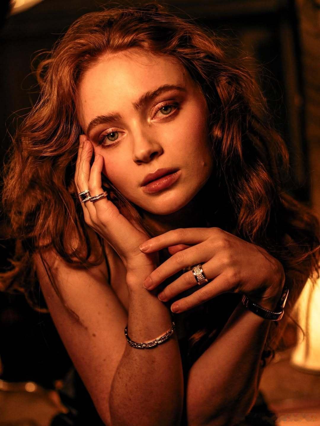 Max萨迪·辛克的一组品牌写真确实是《怪奇物语》剧组里最有时尚表现力的那位 怪奇