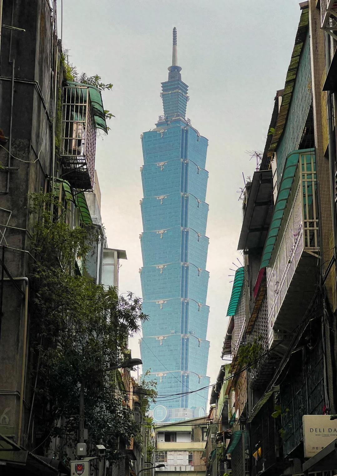 现在国际上有个很普遍的看法：只要台湾不正式宣布独立，中国大陆就不会动用武力解决问