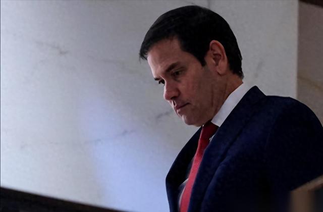 “15分钟内不断交就动武！”鲁比奥这通电话，直接把委内瑞拉逼到了绝路。美国本以为