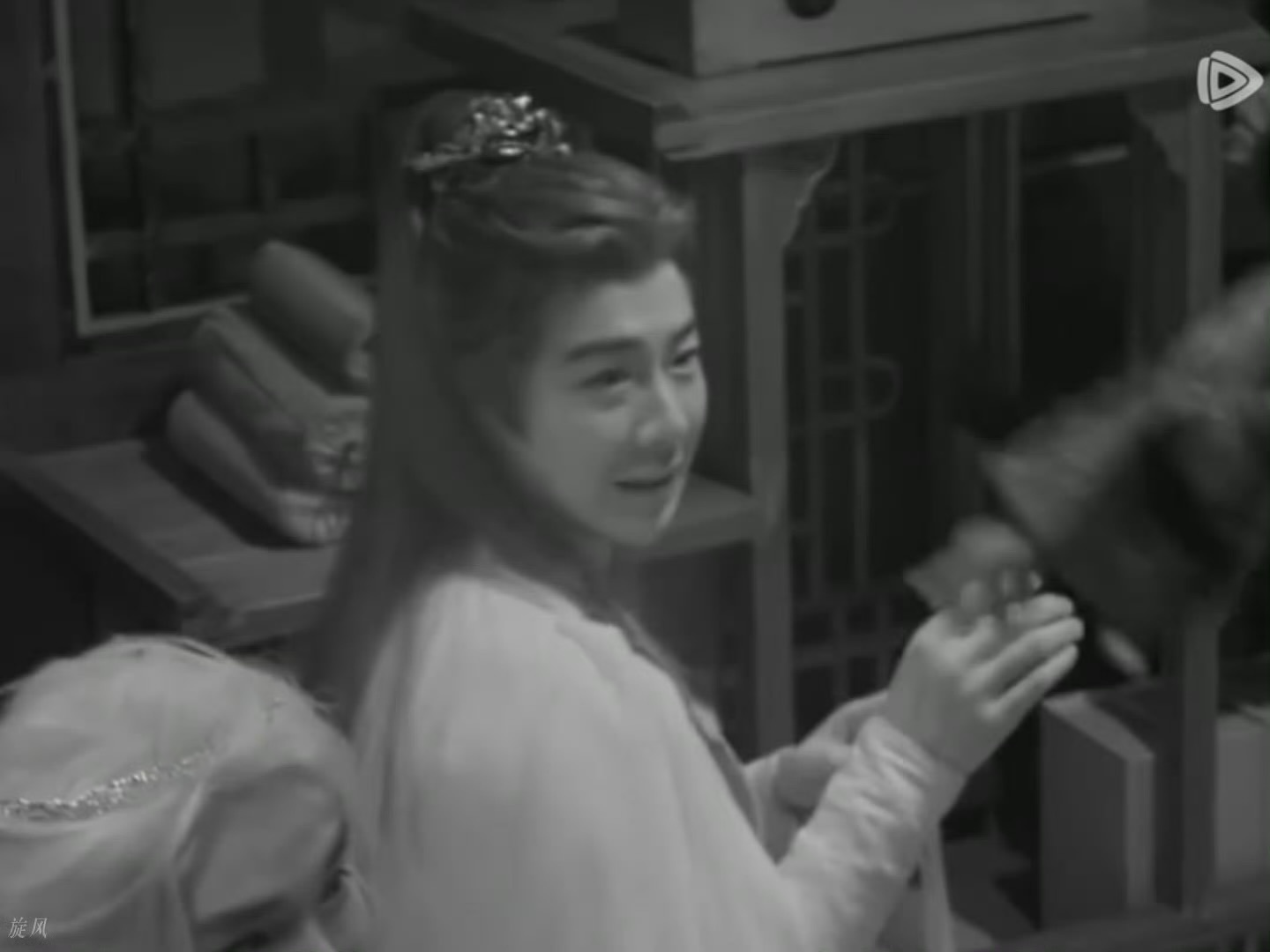 摩登兄弟刘宇宁  回頭那一眼。劇情先放一邊，心先亂了。🖤刘宇宁
