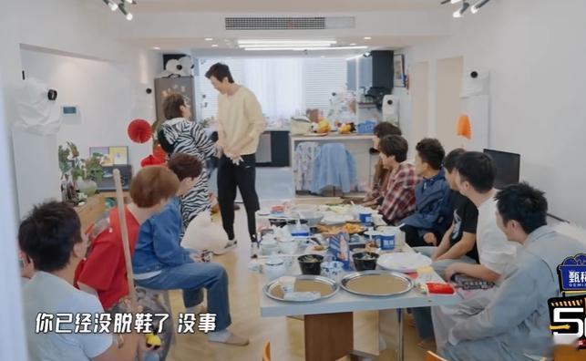 王勉录完这期五哈无家可归了看完五哈只想说，王勉这波怕邻居投诉的样子，简直是我本人