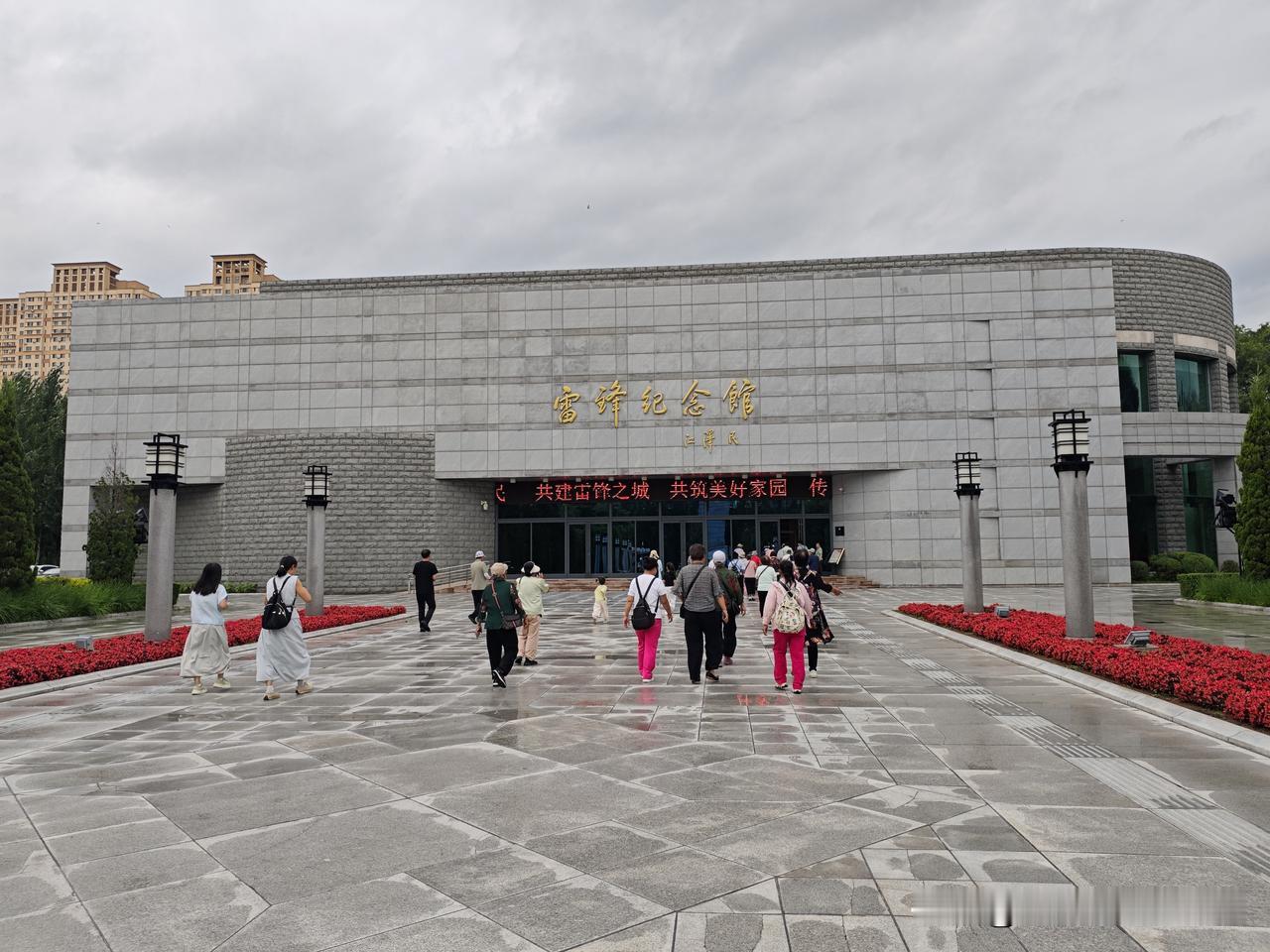 从本溪随群去抚顺游了3个免费景点，中午吃了一顿大餐，领了4斤香瓜，团费每人69元