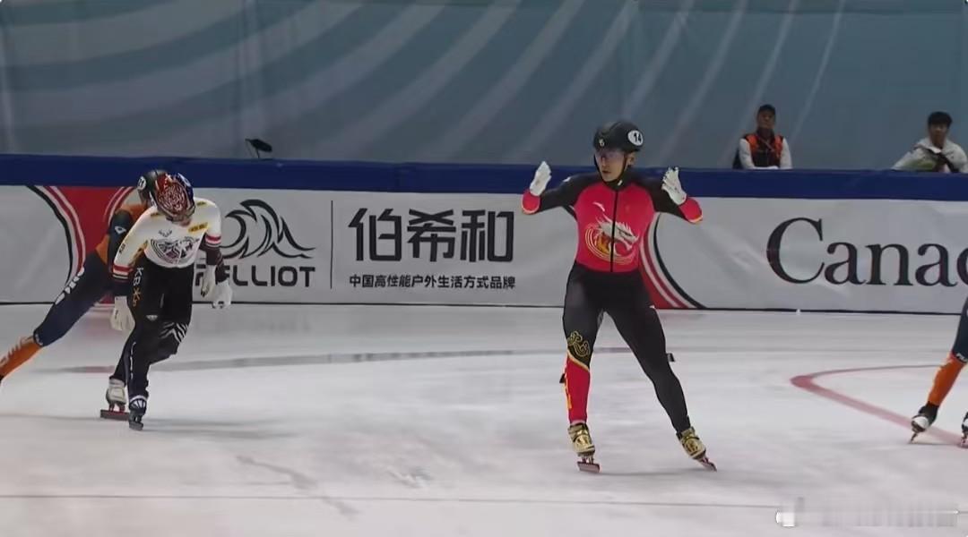 中国短道队2000米混合接力金牌惊心动魄！短道速滑世界巡回赛蒙特利尔站，2000