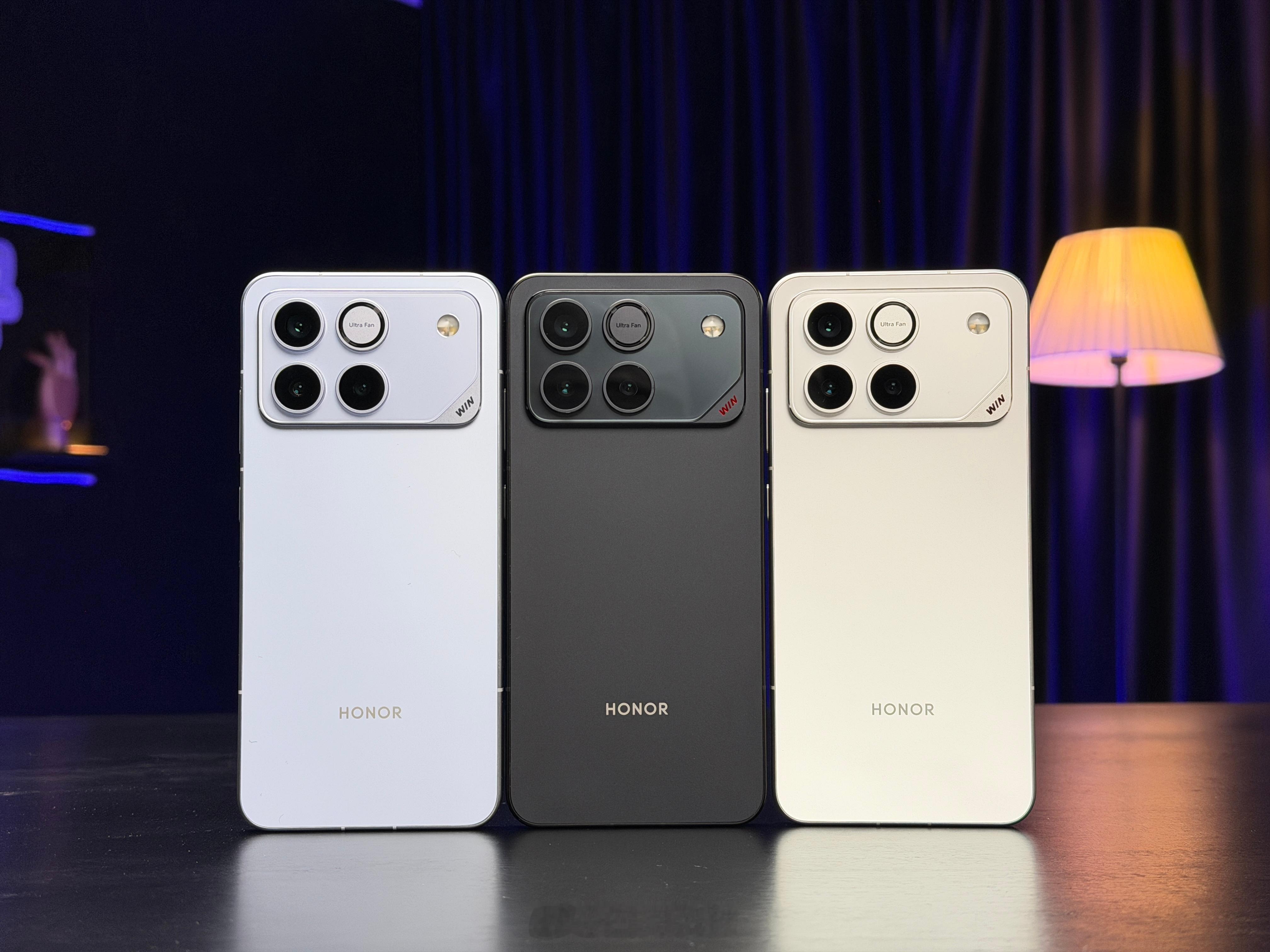 荣耀WIN真机上手三个颜色：指定赢（银）、 快开黑、不怕蓝大家最喜欢哪台配色？新