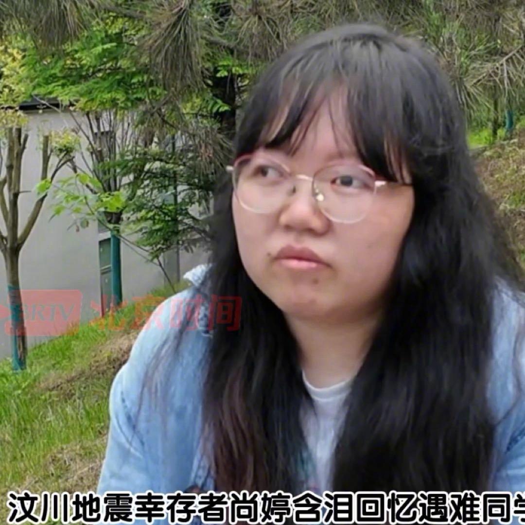 不敢相聚，是因为33个人没了，剩下11个人坐在一起，每个人脑子里都在想——下一个