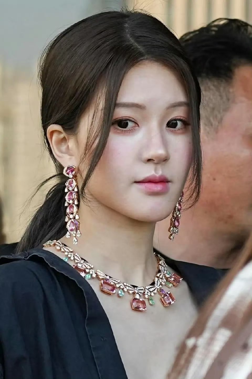 赵露思和虞书欣，谁的脸更适合娱乐圈？ 