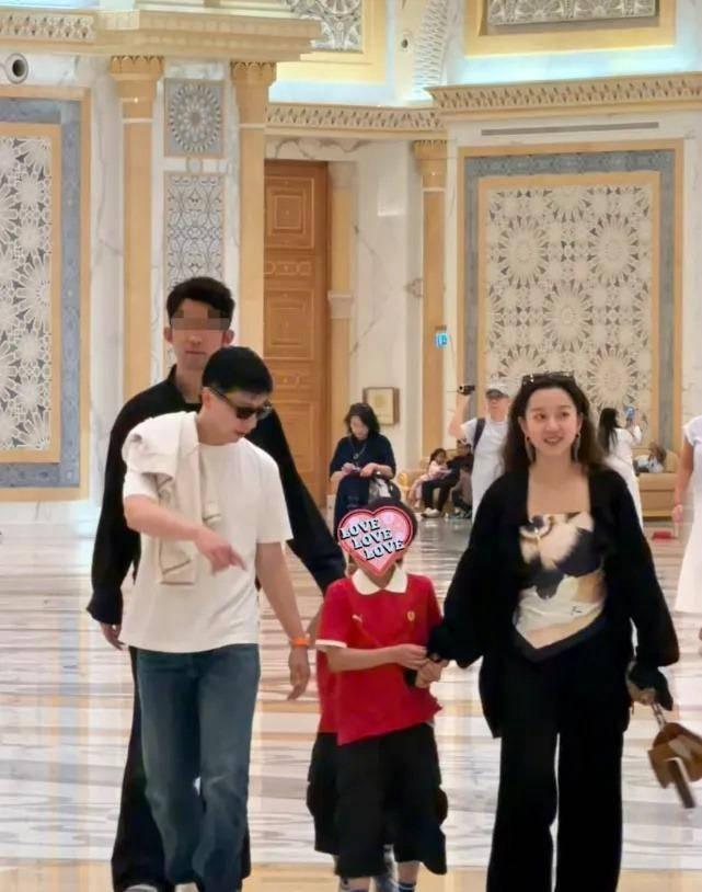 19岁递水索签名，18年后她站回球台边，马龙把圆满过成进行时。

2025年10