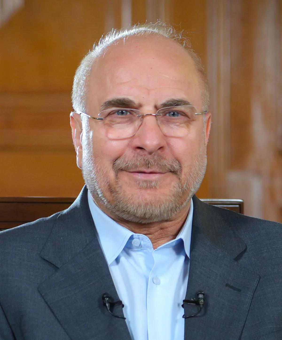 伊朗议会议长穆罕默德-巴格尔·加利巴夫在特朗普发言时，在社交媒体X上发布了一系列