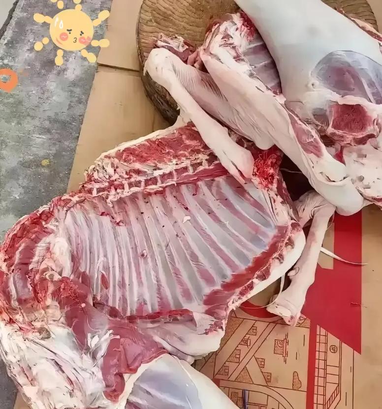 一位农村博主发布了一个视频，展示了自己屠羊后的账本：买羊花了1500元，运费和屠