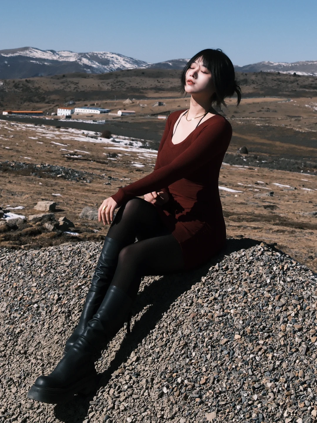 想不通就出去走走/ 川西ootd⛰️酒红色太神了