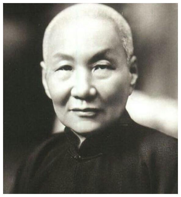 1940年8月14日中午，张啸林的住宅大院里发生了一件事。张啸林，上海三大亨之一