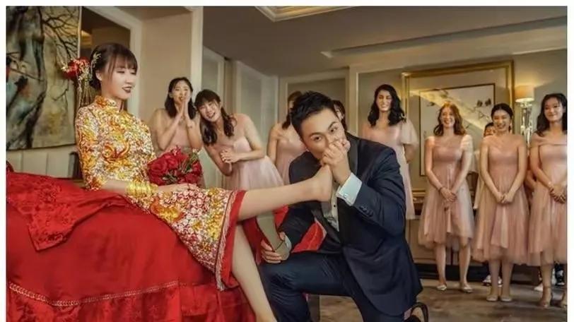 男篮前国手娶女篮第一美女，晒一家三口大合照，夫妻都是联赛冠军。女篮第一美女从这三