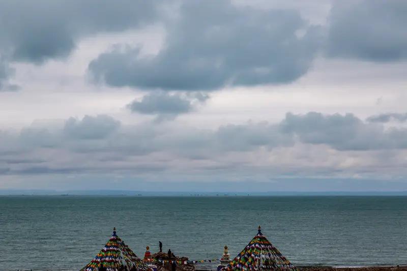出发吧趁现在，去青海湖邂逅绝美风景！青海湖二郎剑景区值得一去，能乘船徜徉在浩瀚湖