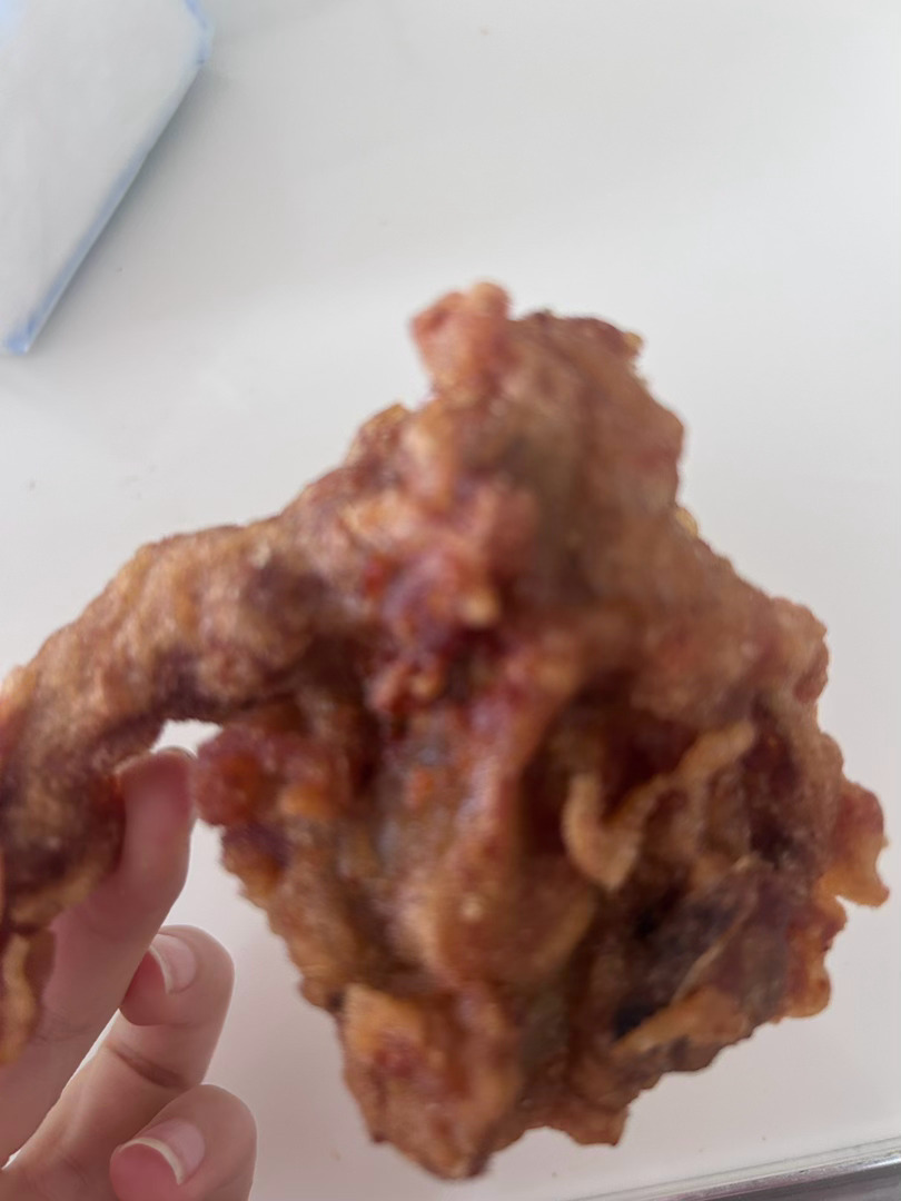 好歹毒的鸡叉骨，巨硬，一咬就戳腮帮子。 
