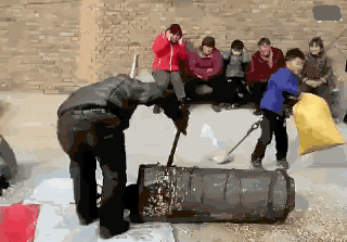 每天一条冷知识 球形爆米花是1901年被偶然发现的。科学家亚历山大·安德森在做实