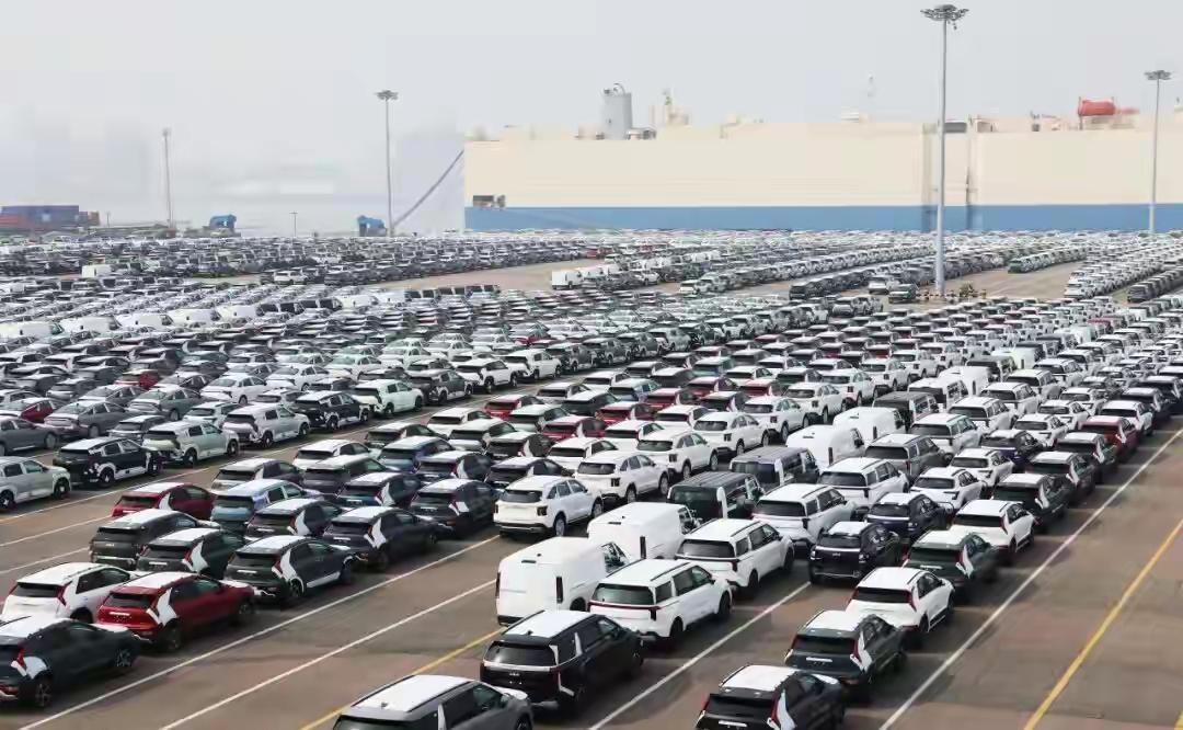 听说去年韩国出口突破7000亿美元后，自个是乐疯了，今年乐观估计，甚至能超过日本