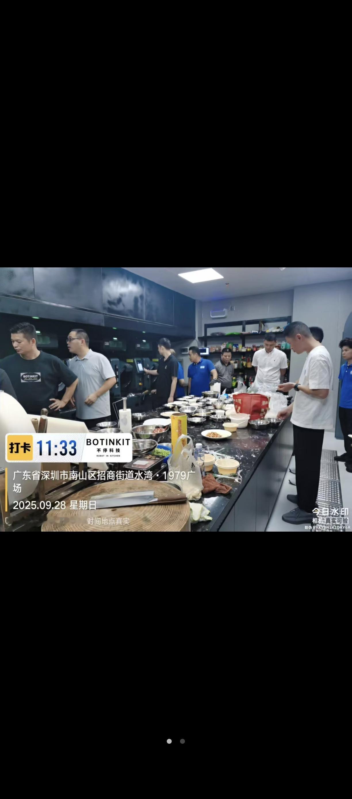 当菜都可以用机器炒起来的时候，
还有什么烟火气？
厨师是不是要面临失业？炒菜厨师