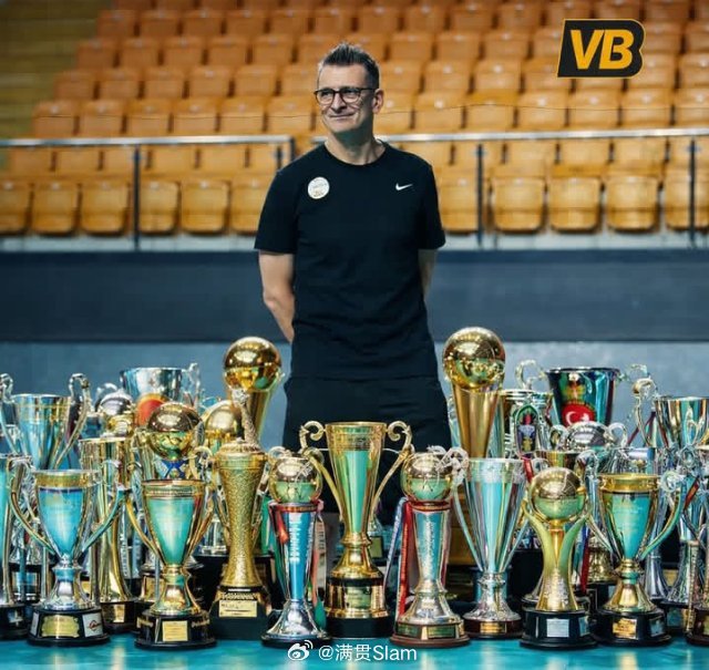 女排 吉德蒂执教瓦基弗银行达成30冠！教练乔瓦尼·吉德蒂达成了一项历史性里程碑：