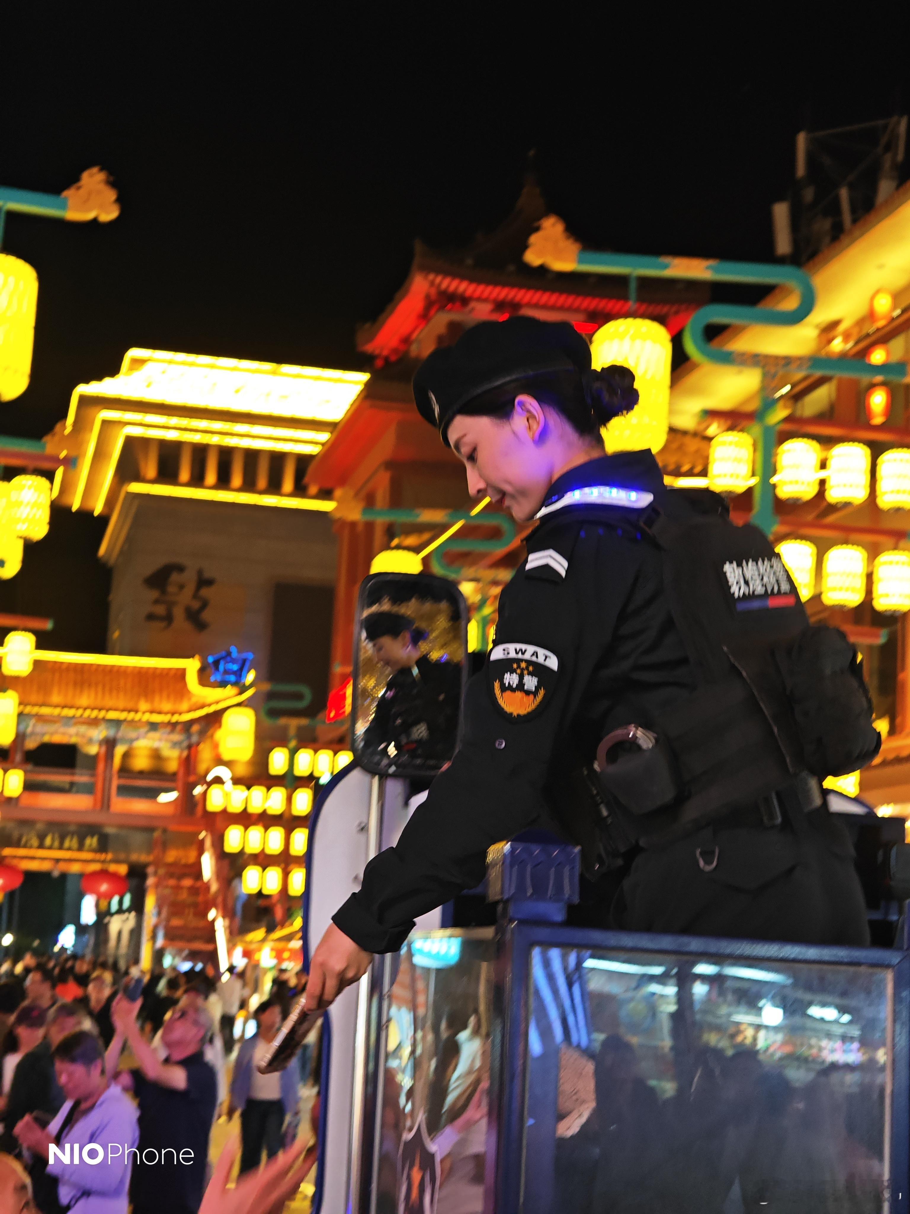 来了这么多次敦煌，第一次来敦煌夜市，一顿逛吃逛吃后这会儿有点晕了[允悲]敦煌这个