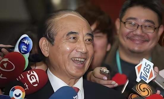 赖清德这回反应够快的！

王金平前脚把"主权归一"四个字明说出口，后脚赖办就跳出