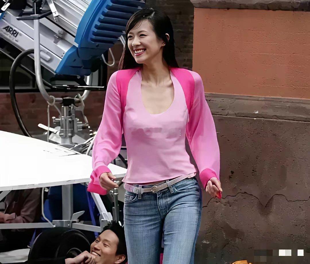 汪峰当年非要娶她，不是没道理，这身材确实扛打 ​​​